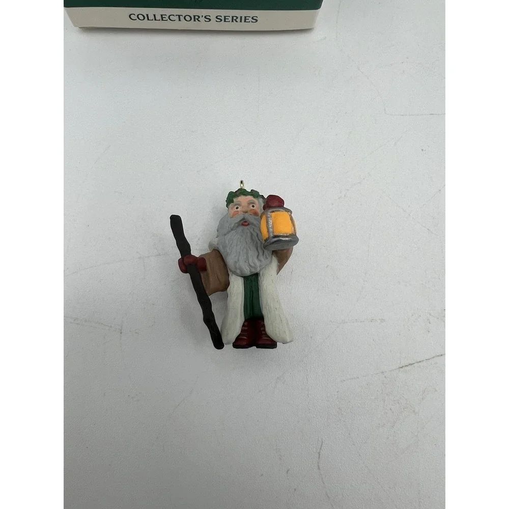 🎅‎ Hallmark Keepsake Ornament – Centuries of Santa – Collector's Series 🎄